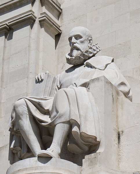 Para el turismo de masas: la tumba de Cervantes