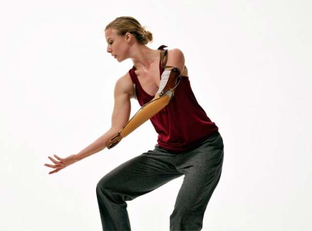 Sábados de danza.    Candoco, una compañía de danza con y entre muletas