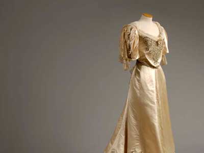 Tocar la historia: indumentaria en el Castillo