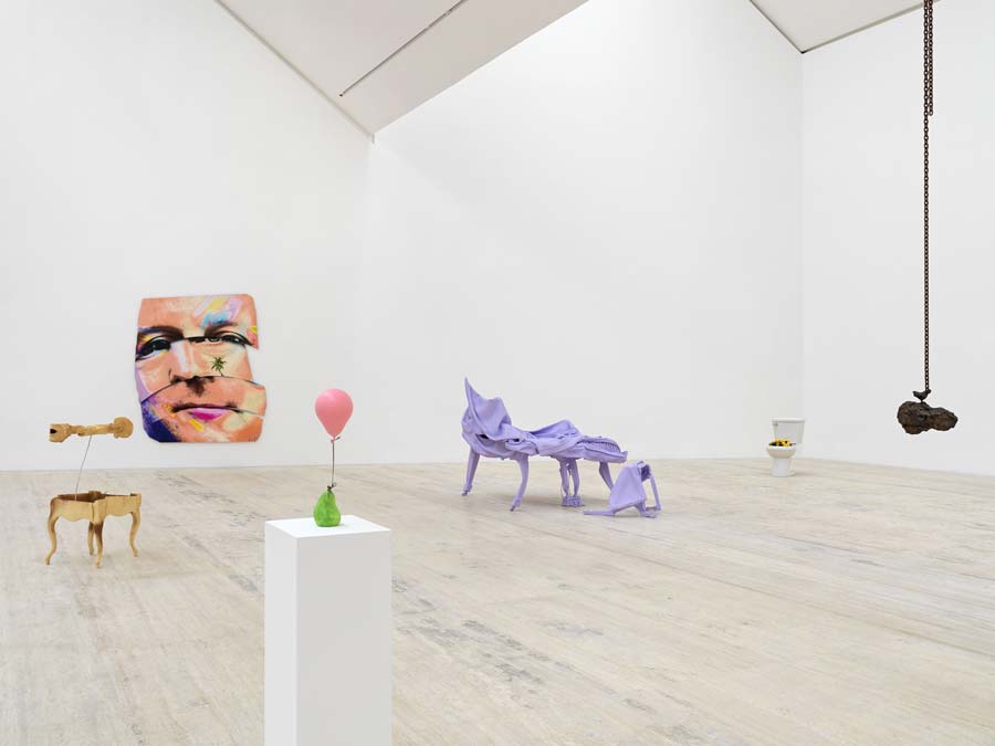 Vista de la exposición Urs Fischer: Lovers, Museo Jumex, 2022. Fotografía: Stefan Altenburger Photography Zurich © Urs Fischer. Cortesía de: Museo Jumex.