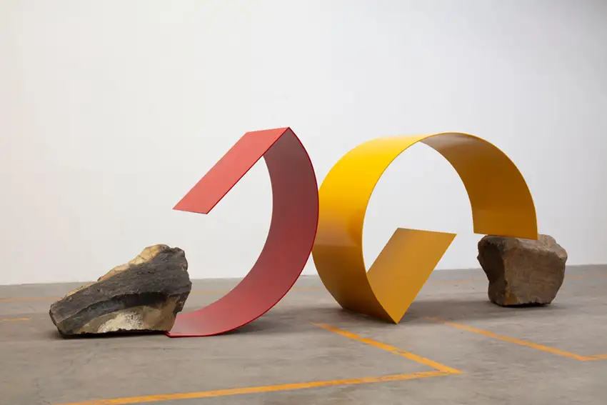 Gabriel Kuri, preemptive forms [formas anticipativas], 2023. Cortesía del artista y kurimanzutto, Ciudad de México y Nueva York. Foto: Ramiro Chaves