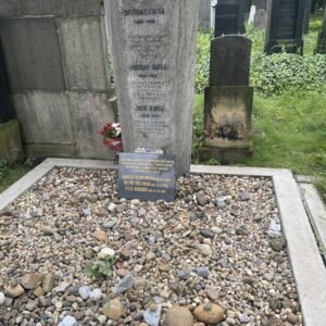 Lápida de la familia Kafka en el cementerio judío